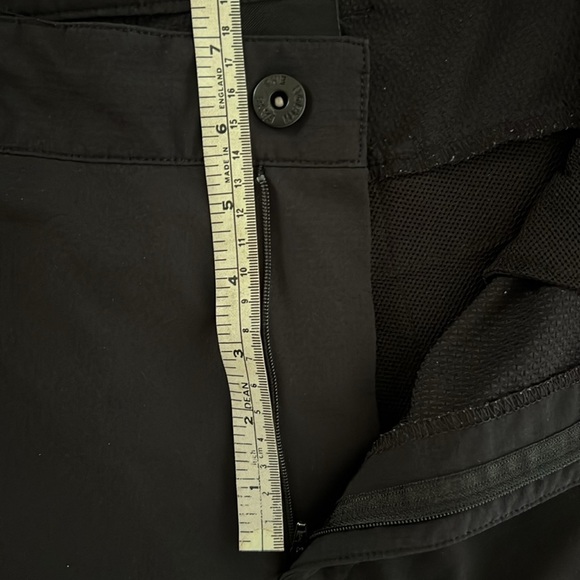 Men’s North Face Black Shorts 32 Waist, Inseam 9”. - Picture 4 of 13